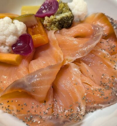 verdesalvia-vigevano_carpaccio-salmone-affumicato-giardiniera-producione-propria