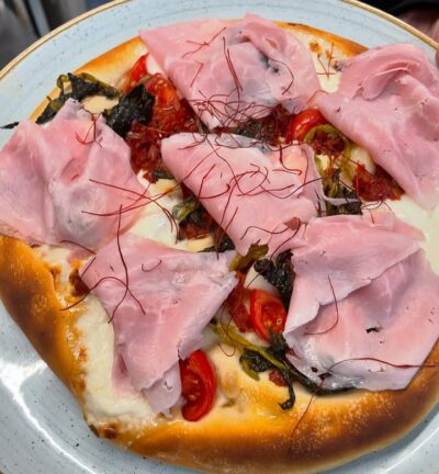 verdesalvia-vigevano_pizza-friarielli-cotto-pomodorini-patate-filamenti-peperoncino