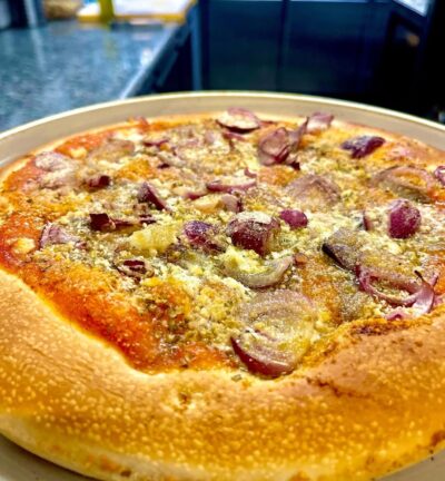 verdesalvia-vigevano_pizza-sfincione-cipolla-tropea-acciughe-cantabrico-pecorino-olio-evo